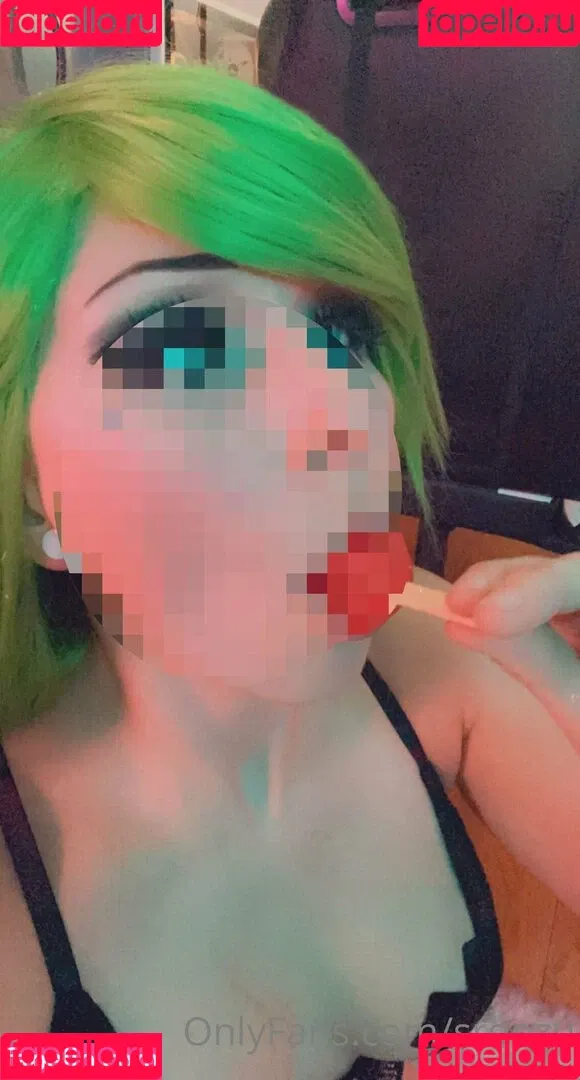 sroozu Onlyfans Photo Gallery 
