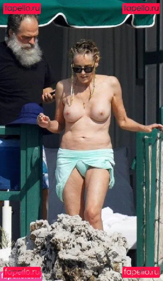 sroozu Onlyfans Photo Gallery 