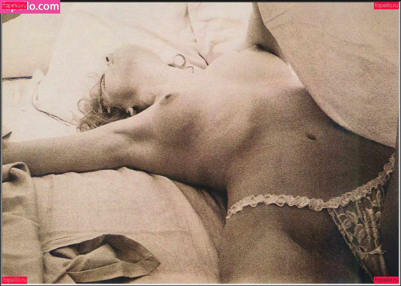 sroozu Onlyfans Photo Gallery 