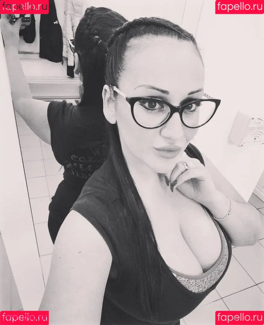 sarapiras Onlyfans Photo Gallery 
