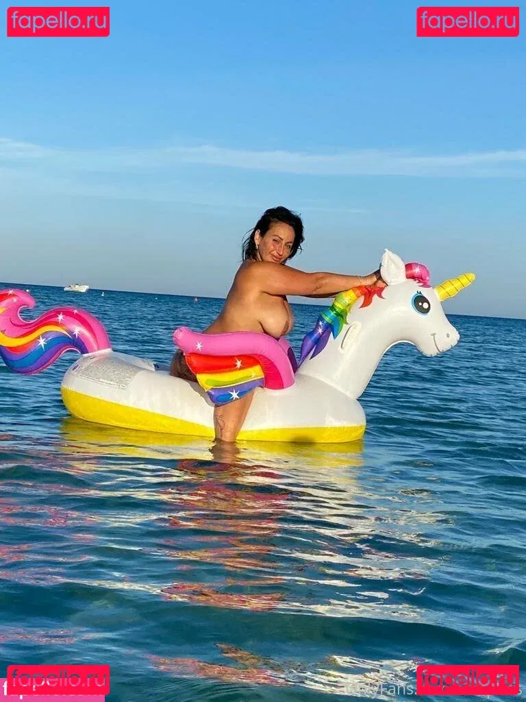 sarapiras Onlyfans Photo Gallery 