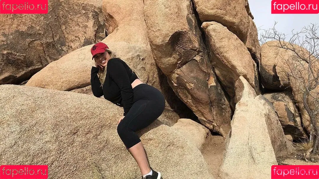 Lo Sangstaaa Onlyfans Photo Gallery 