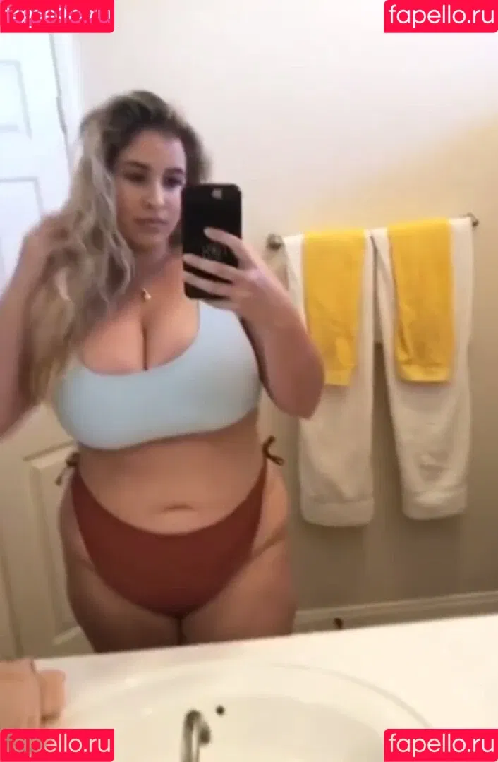 Lo Sangstaaa Onlyfans Photo Gallery 