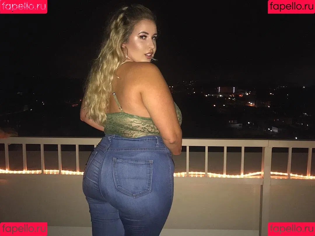 Lo Sangstaaa Onlyfans Photo Gallery 