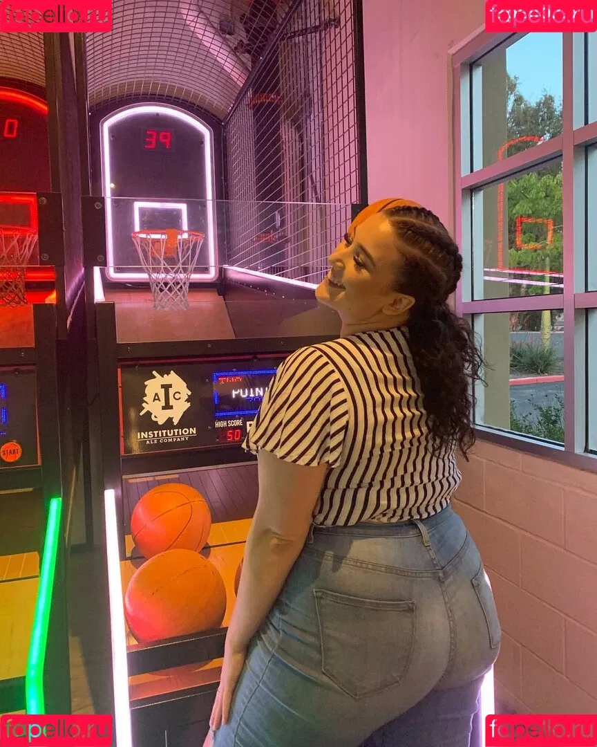 Lo Sangstaaa Onlyfans Photo Gallery 