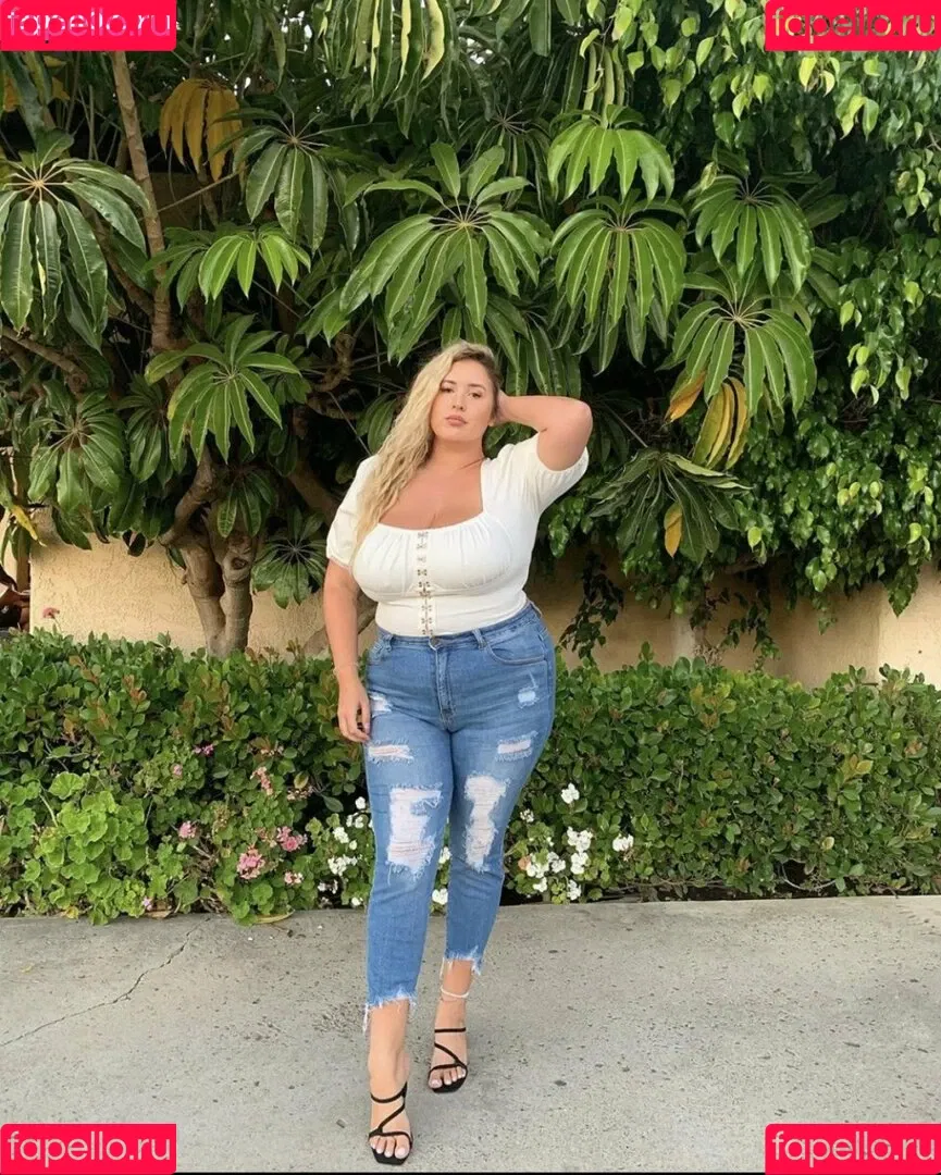 Lo Sangstaaa Onlyfans Photo Gallery 