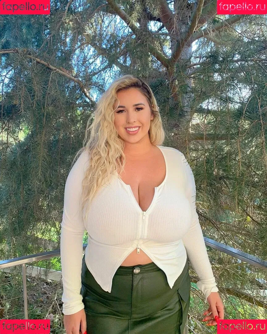 Lo Sangstaaa Onlyfans Photo Gallery 
