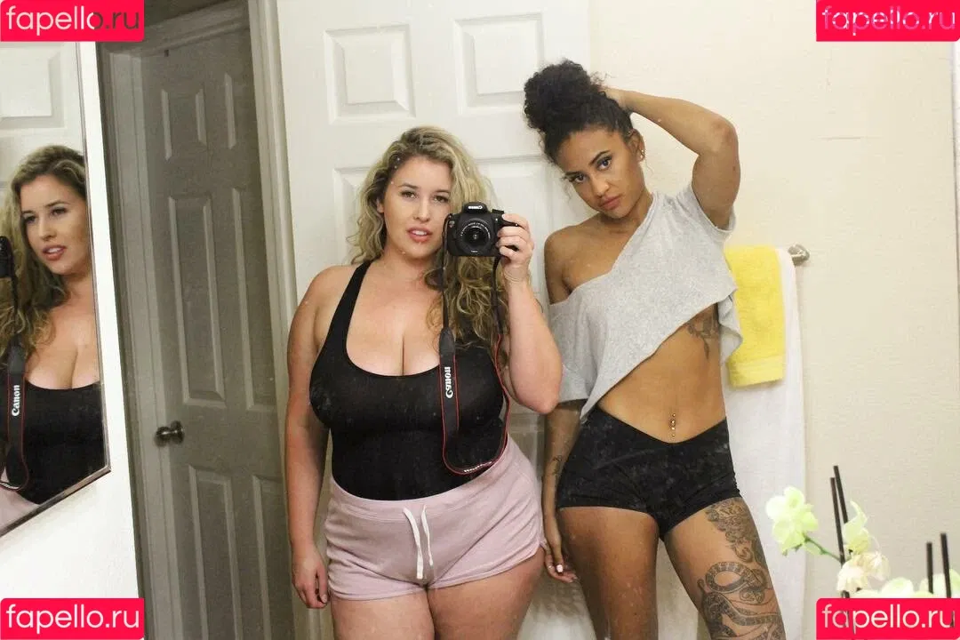 Lo Sangstaaa Onlyfans Photo Gallery 