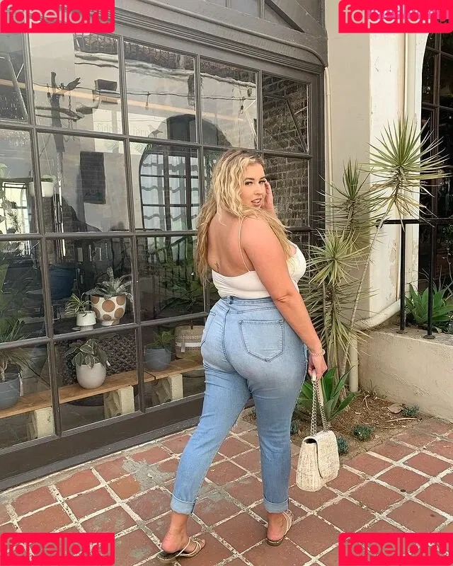 Lo Sangstaaa Onlyfans Photo Gallery 
