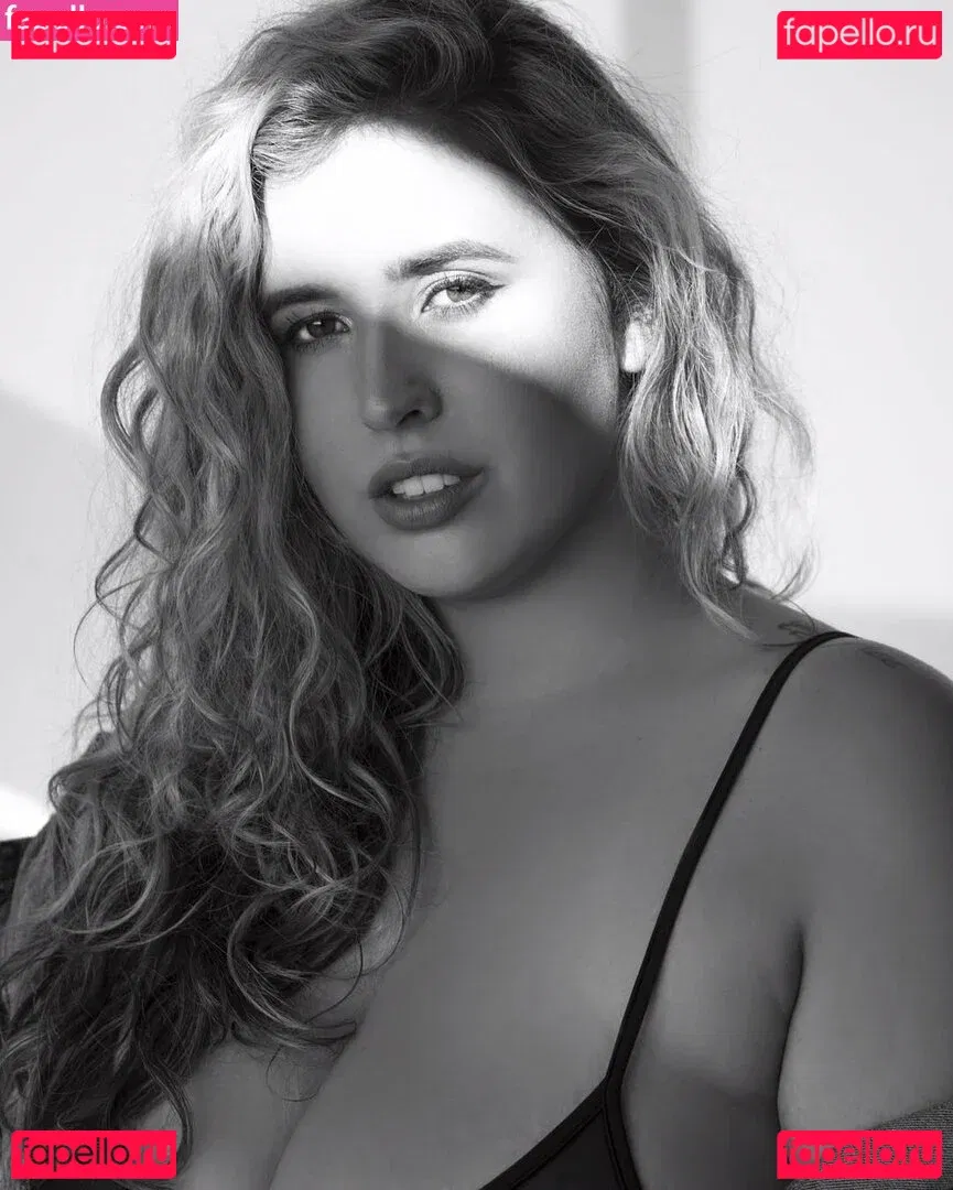 Lo Sangstaaa Onlyfans Photo Gallery 