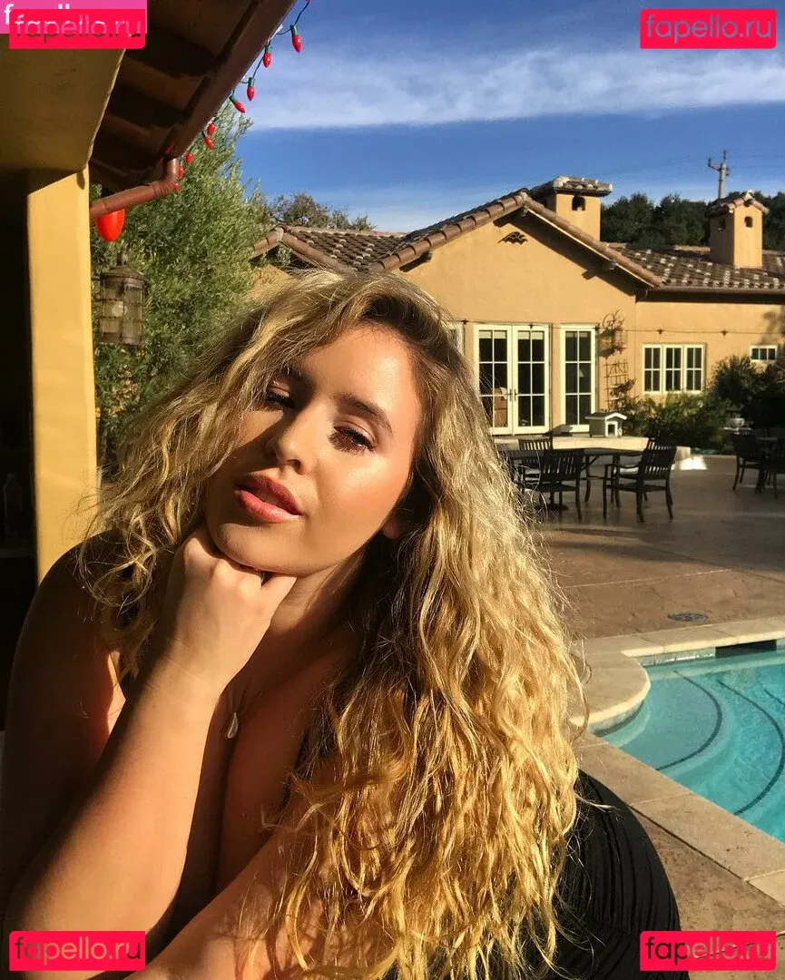 Lo Sangstaaa Onlyfans Photo Gallery 