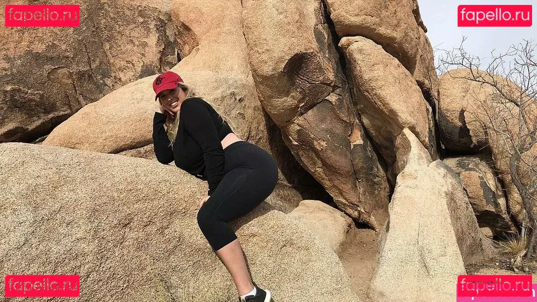 Lo Sangstaaa Onlyfans Photo Gallery 