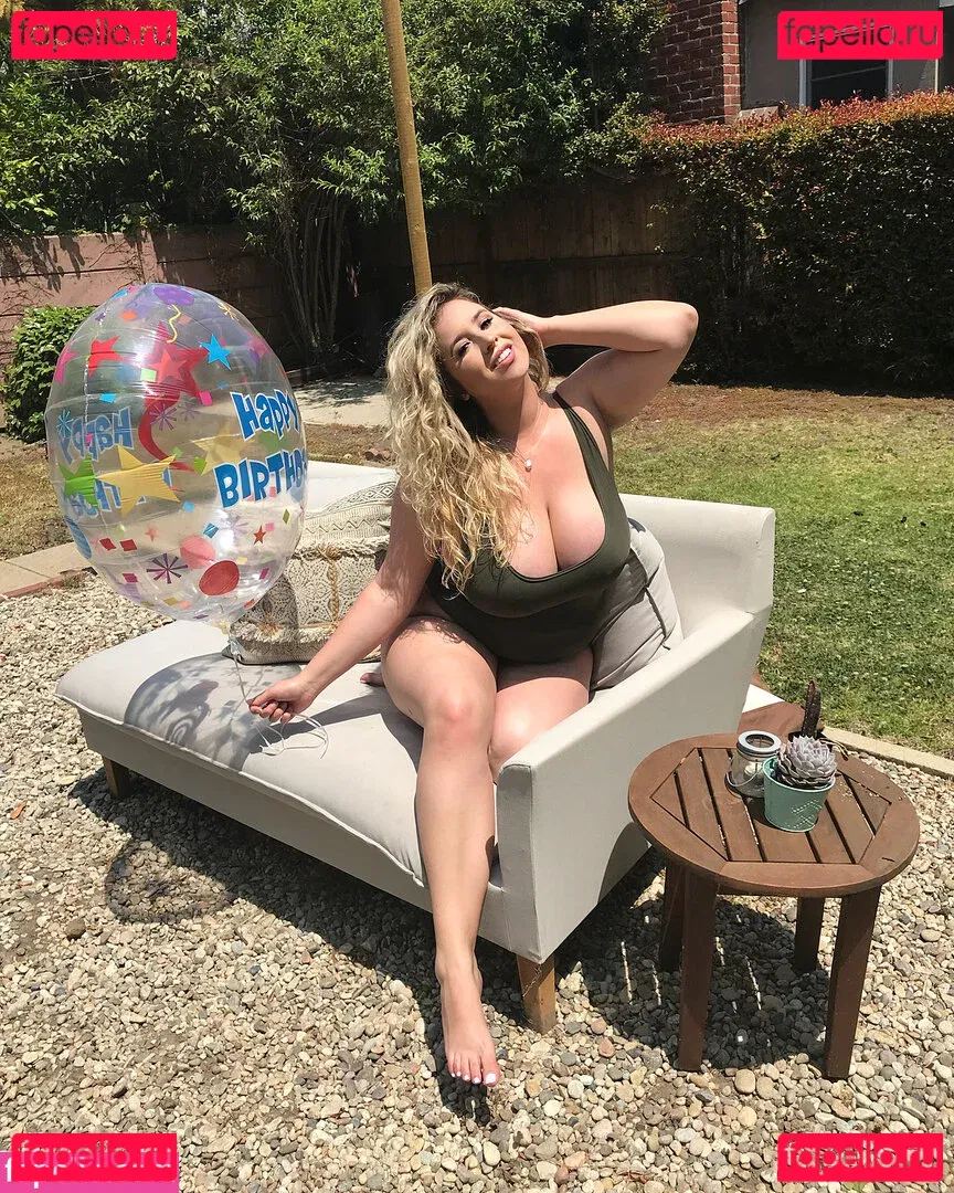 Lo Sangstaaa Onlyfans Photo Gallery 