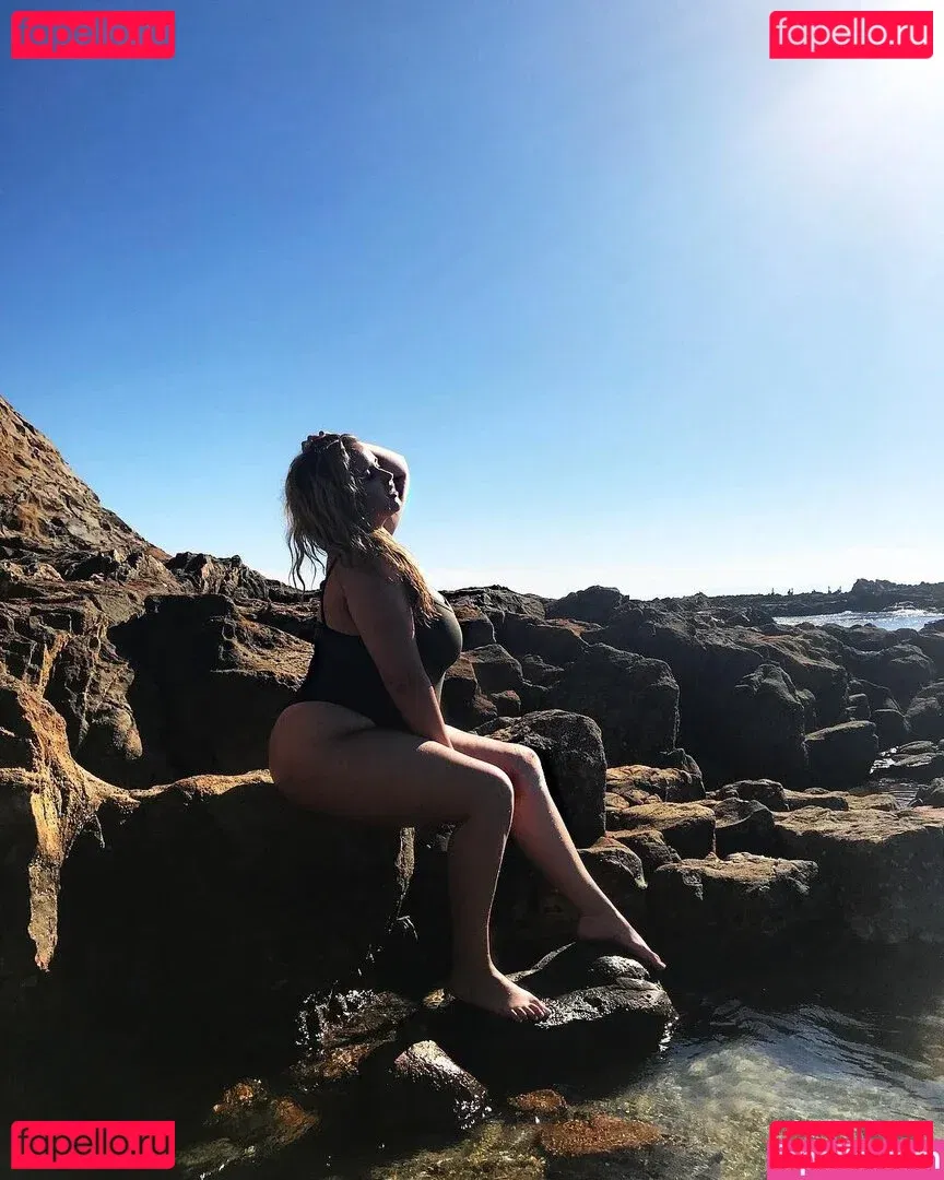 Lo Sangstaaa Onlyfans Photo Gallery 