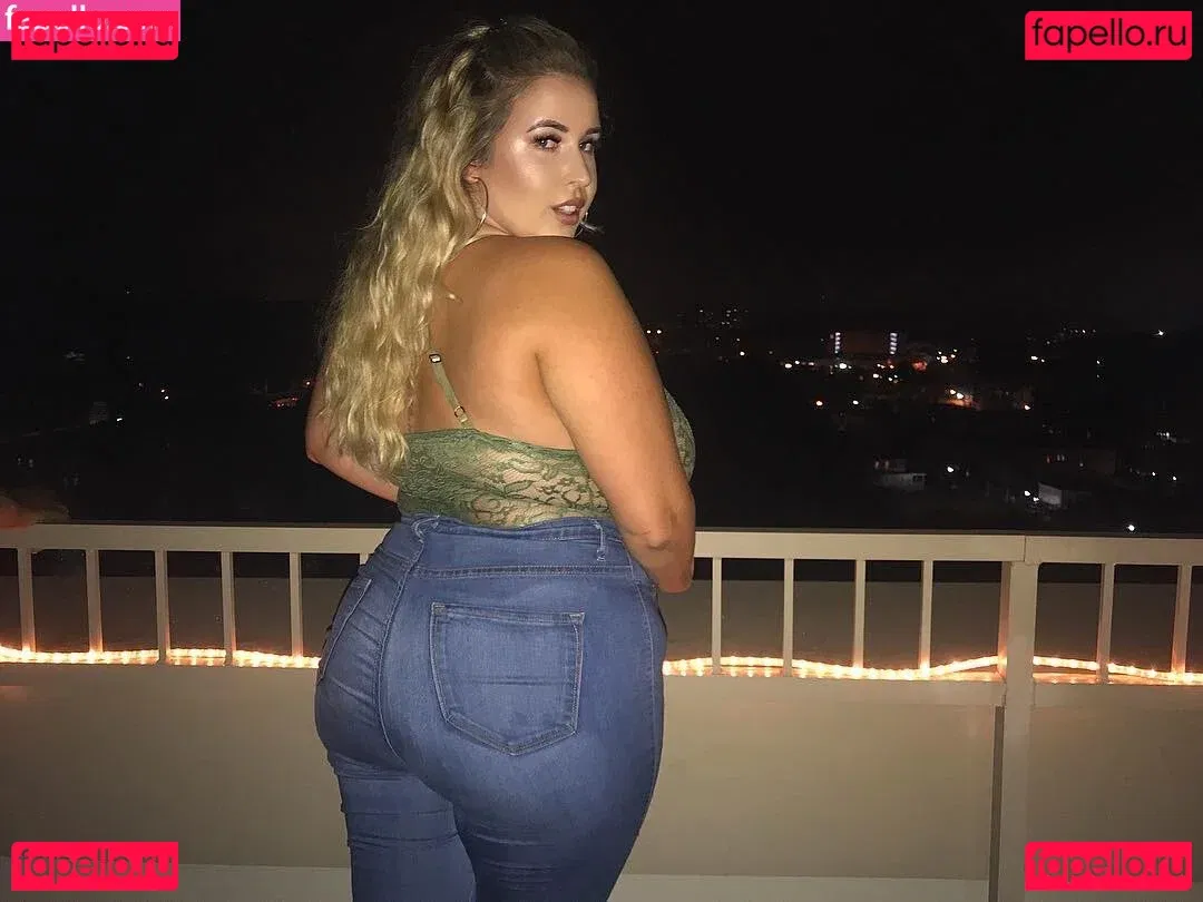 Lo Sangstaaa Onlyfans Photo Gallery 