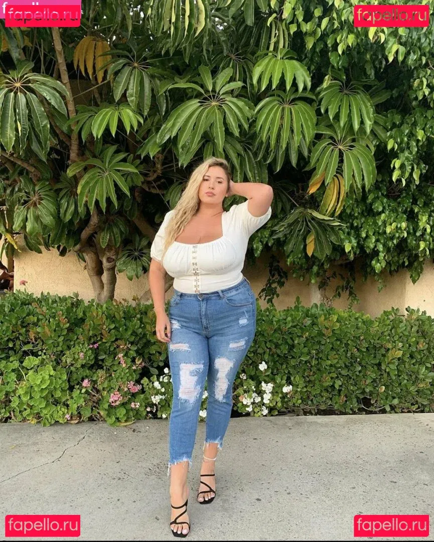 Lo Sangstaaa Onlyfans Photo Gallery 