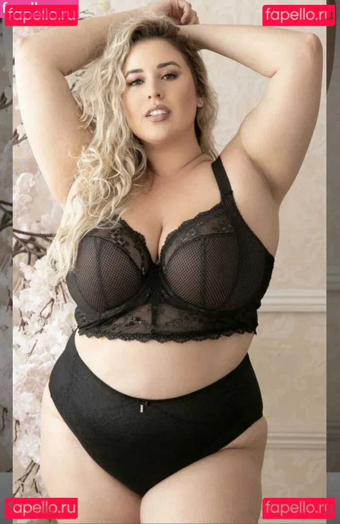 Lo Sangstaaa Onlyfans Photo Gallery 