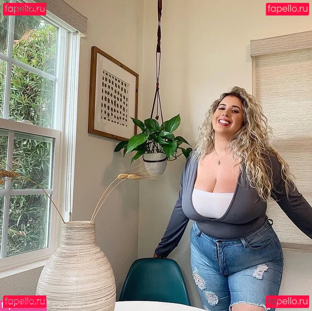 Lo Sangstaaa Onlyfans Photo Gallery 