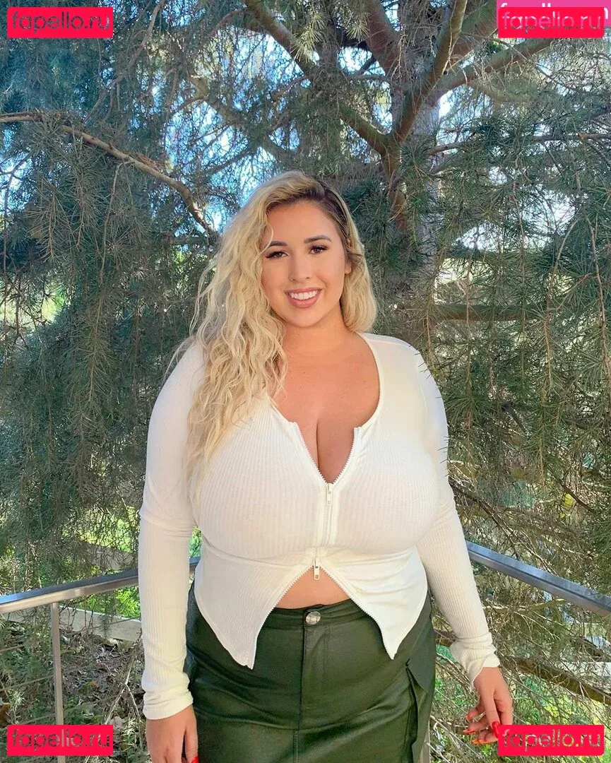 Lo Sangstaaa Onlyfans Photo Gallery 