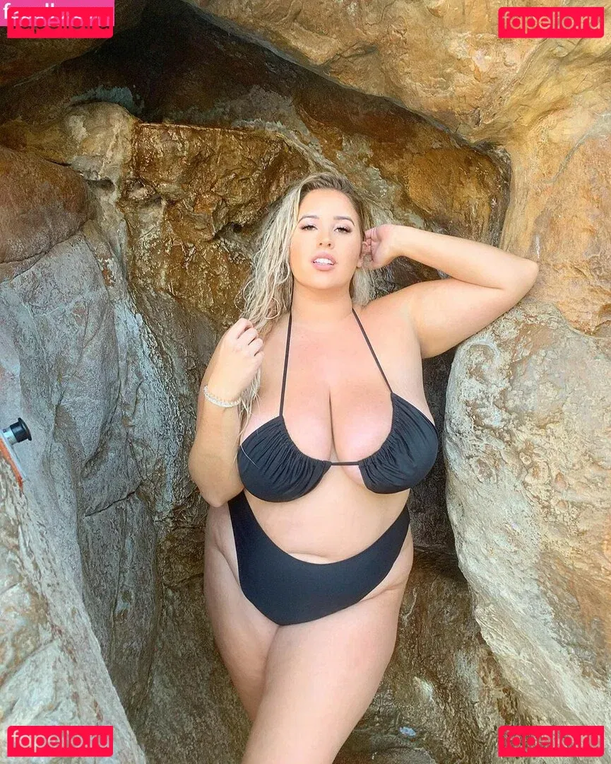 Lo Sangstaaa Onlyfans Photo Gallery 