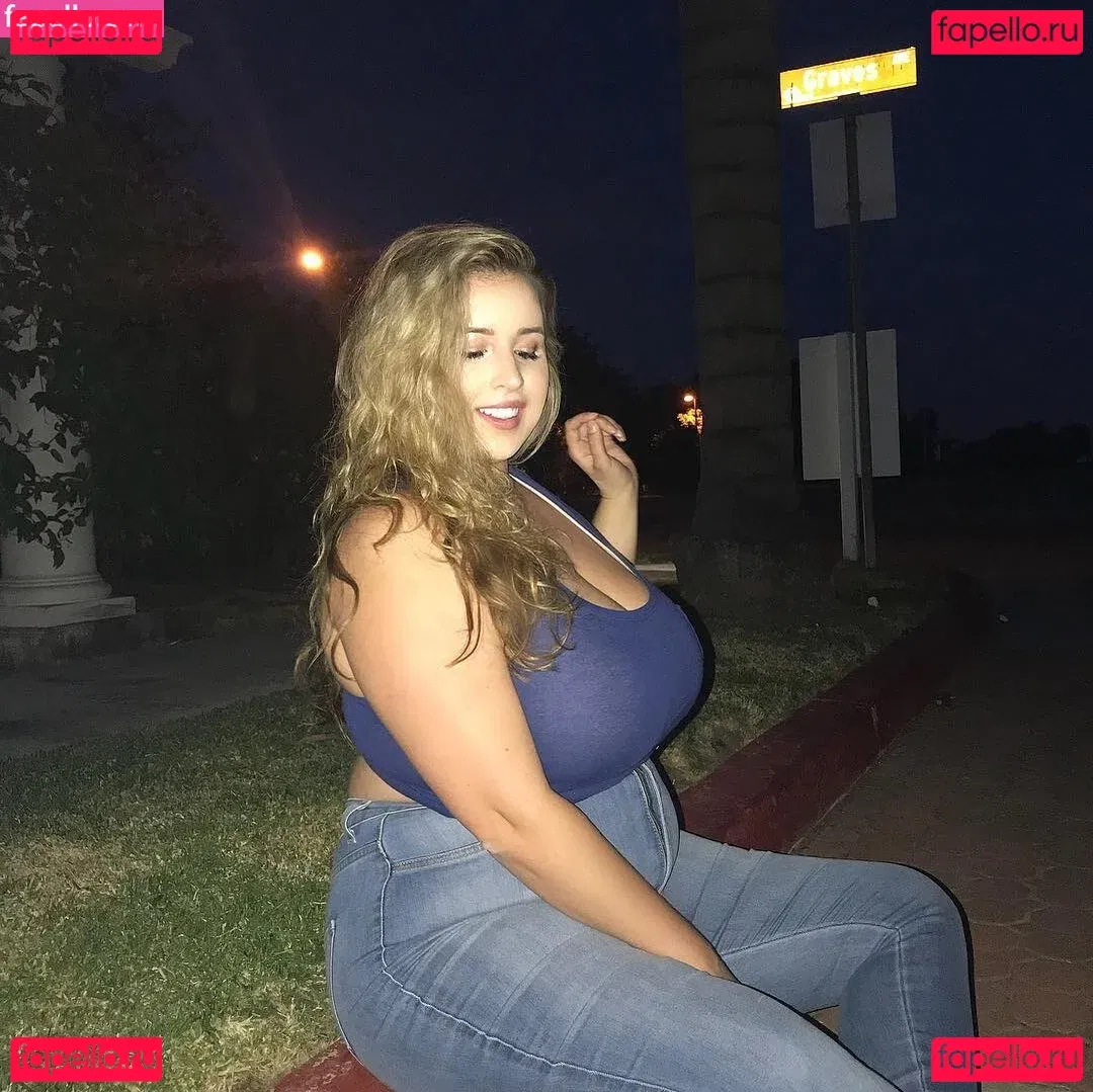 Lo Sangstaaa Onlyfans Photo Gallery 