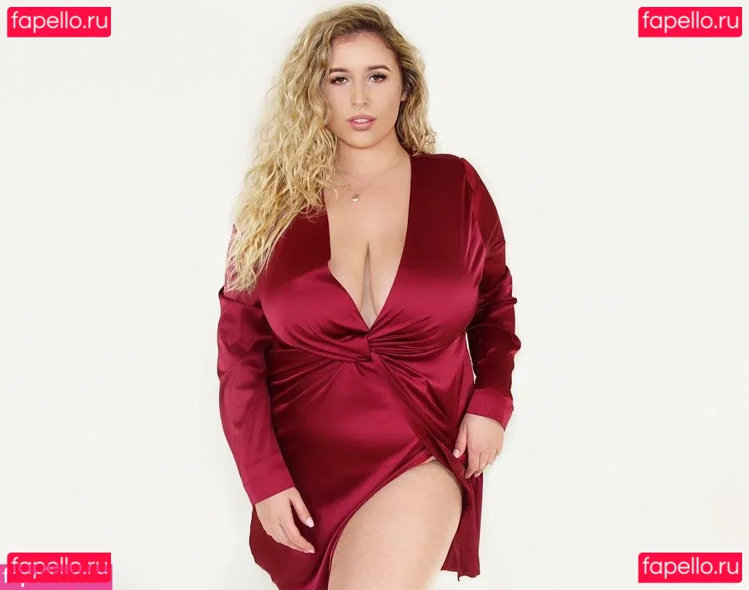 Lo Sangstaaa Onlyfans Photo Gallery 