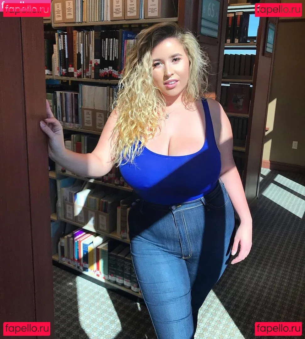 Lo Sangstaaa Onlyfans Photo Gallery 