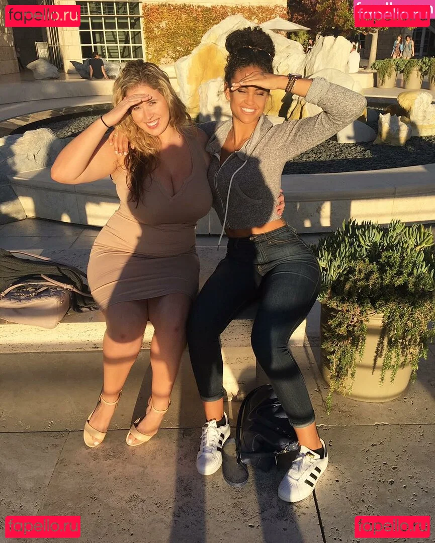 Lo Sangstaaa Onlyfans Photo Gallery 