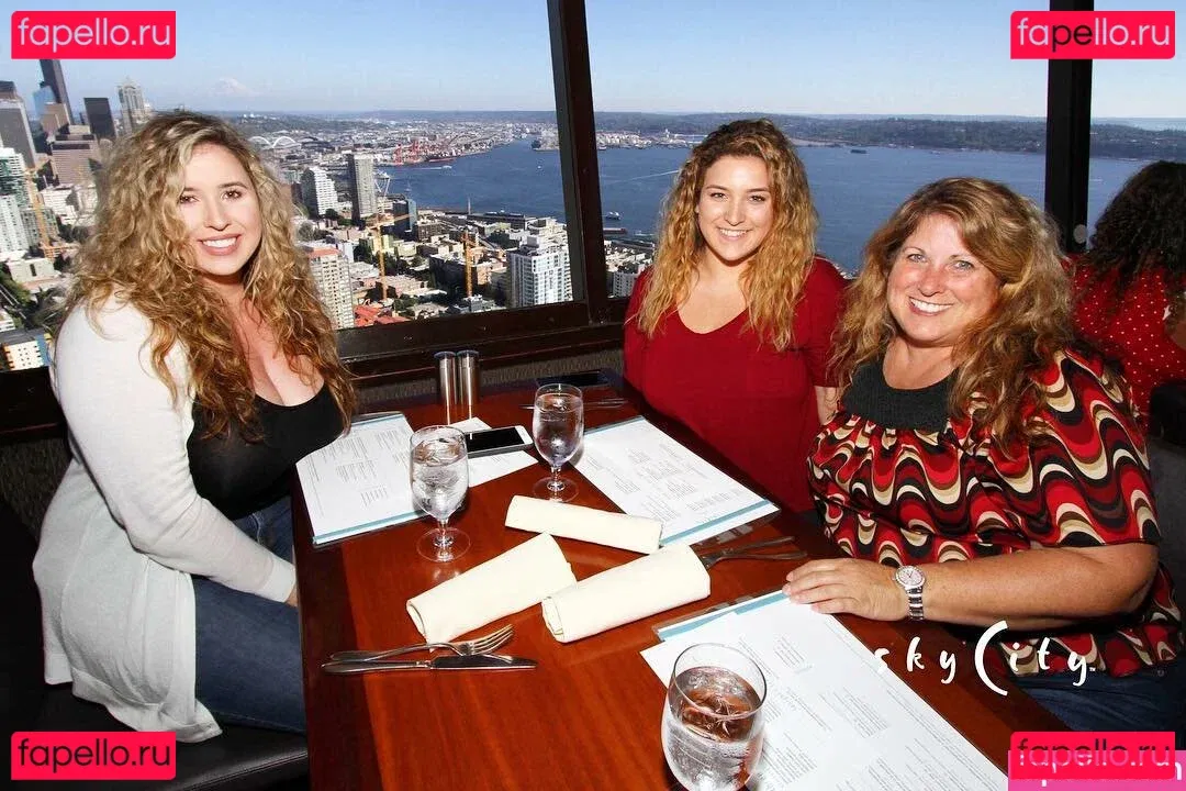 Lo Sangstaaa Onlyfans Photo Gallery 