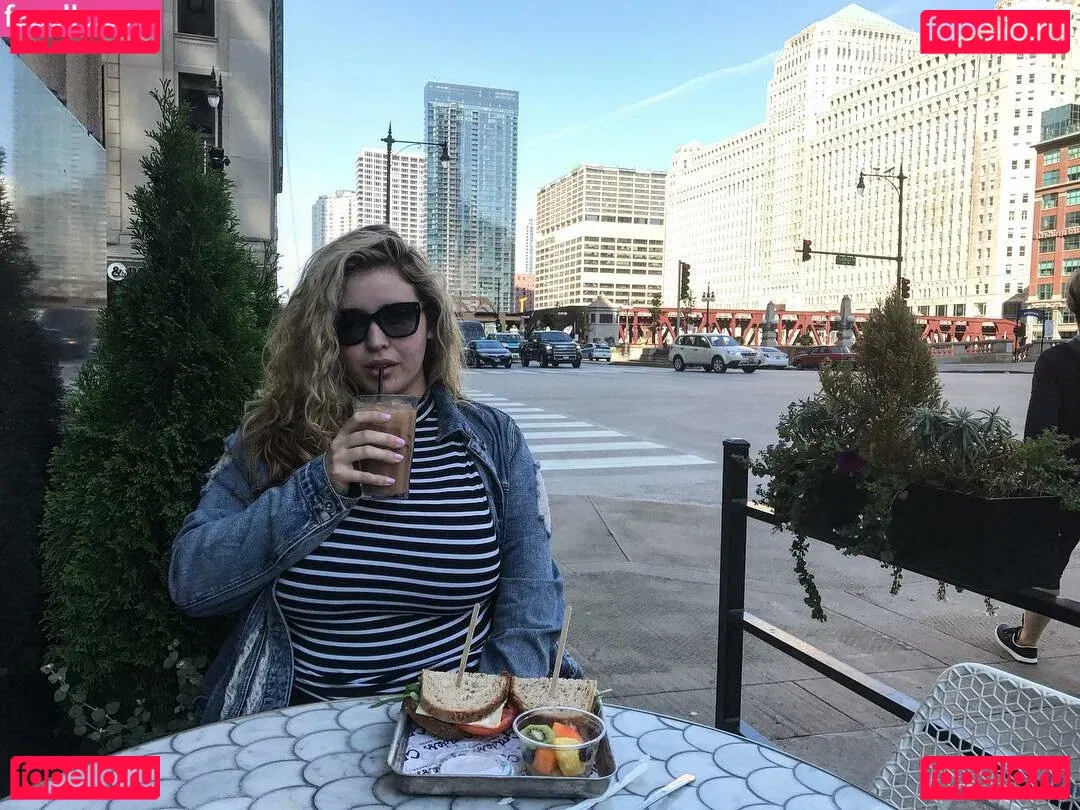 Lo Sangstaaa Onlyfans Photo Gallery 