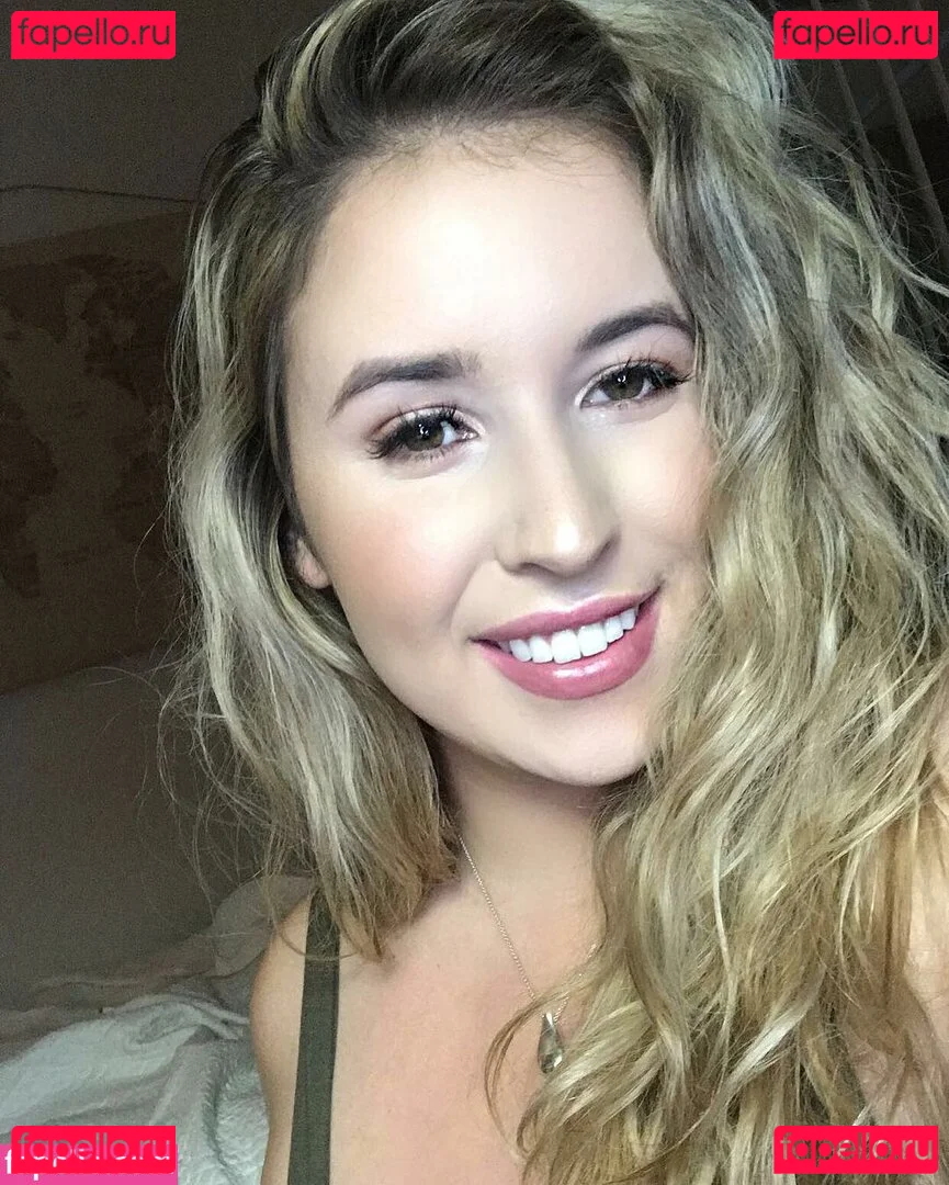 Lo Sangstaaa Onlyfans Photo Gallery 