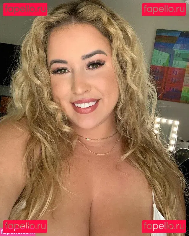 Lo Sangstaaa Onlyfans Photo Gallery 