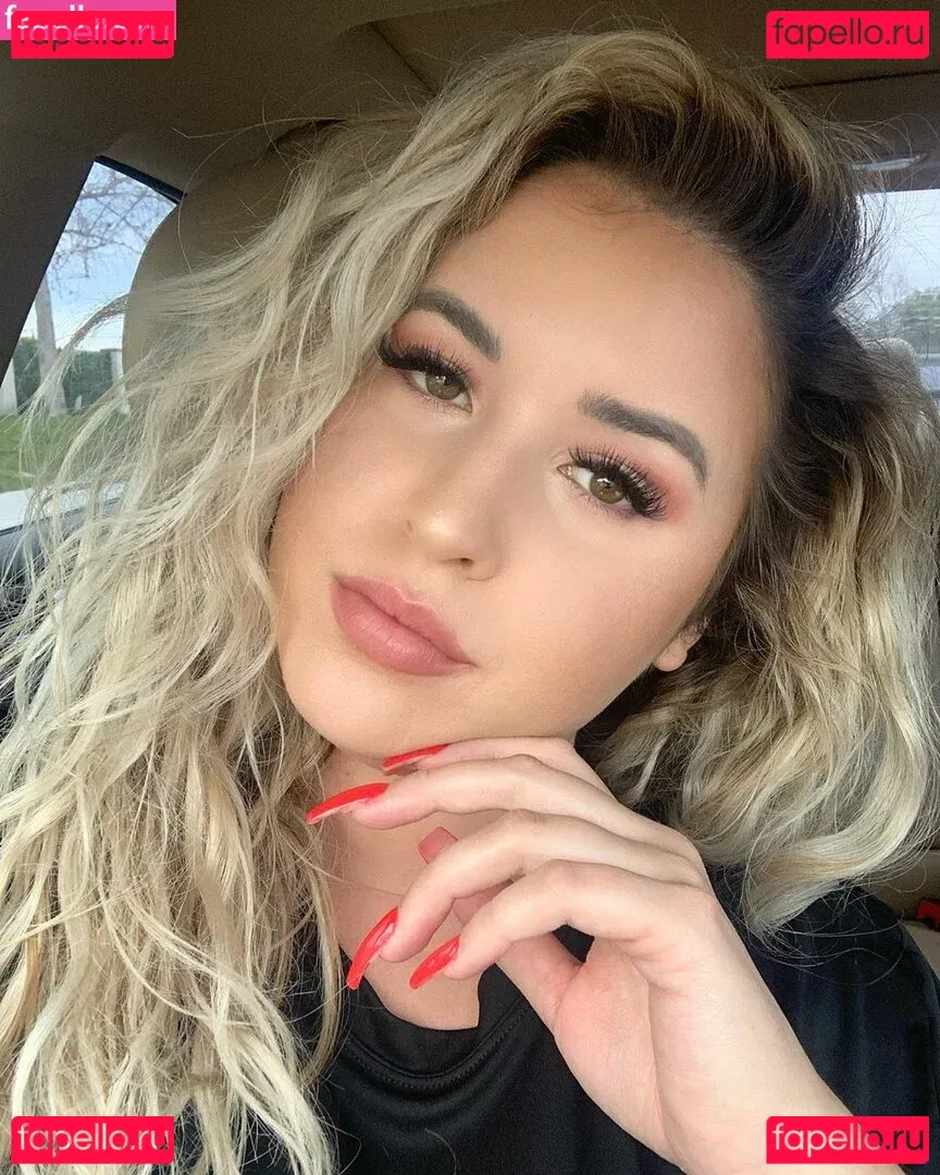 Lo Sangstaaa Onlyfans Photo Gallery 