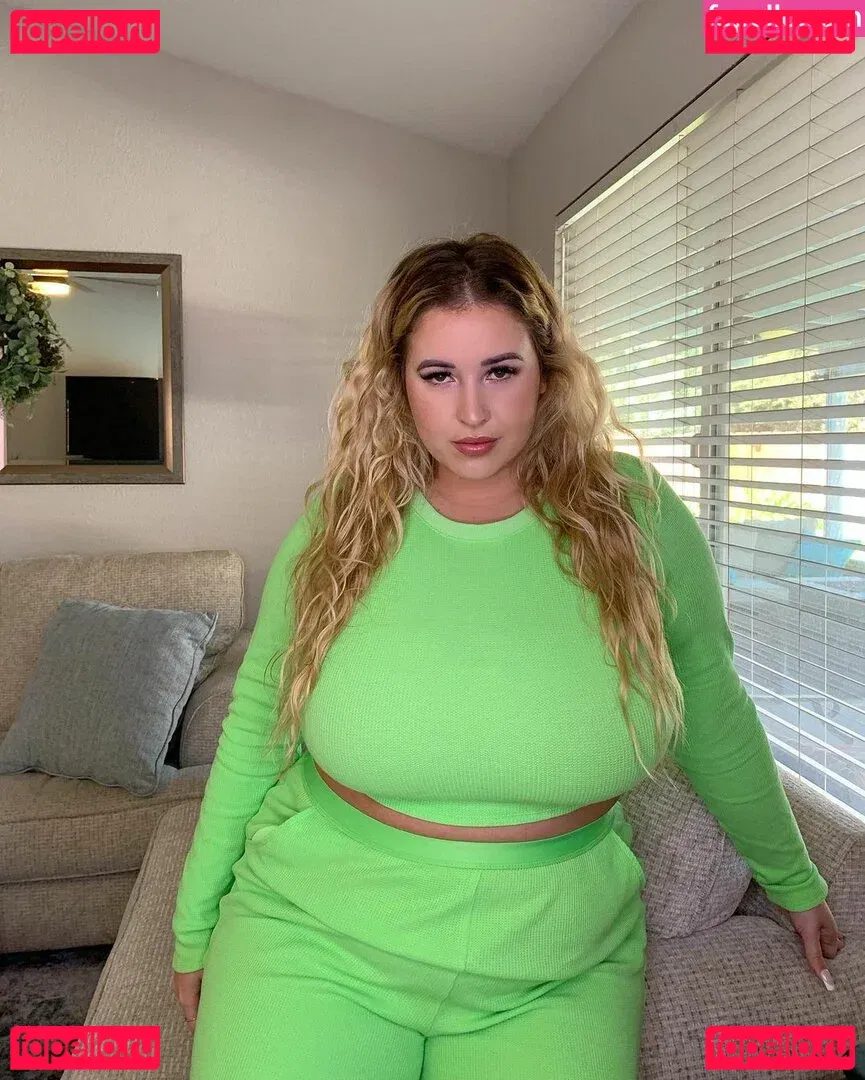 Lo Sangstaaa Onlyfans Photo Gallery 