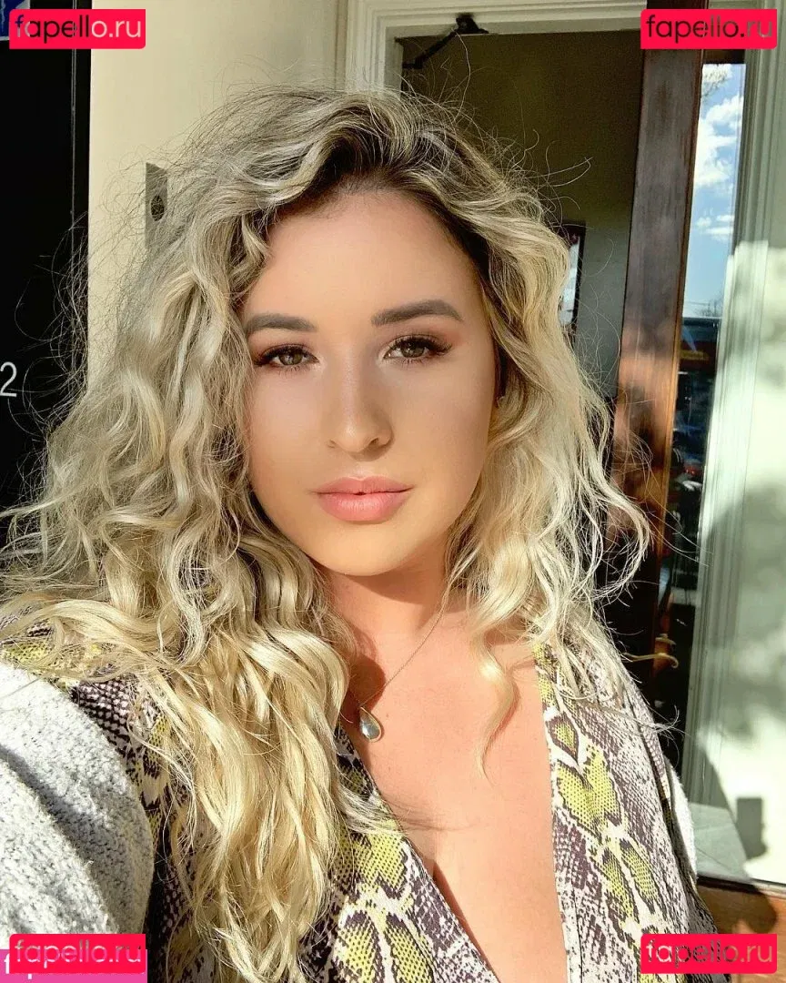 Lo Sangstaaa Onlyfans Photo Gallery 