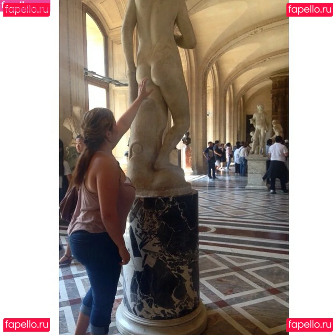 Lo Sangstaaa Onlyfans Photo Gallery 