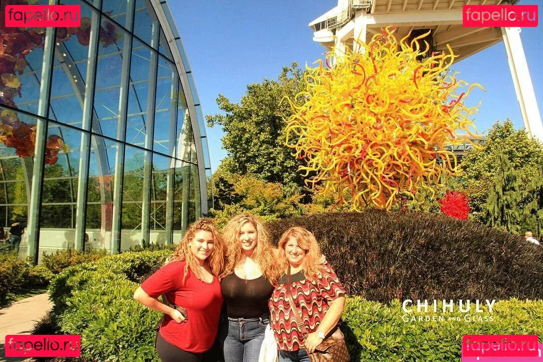 Lo Sangstaaa Onlyfans Photo Gallery 