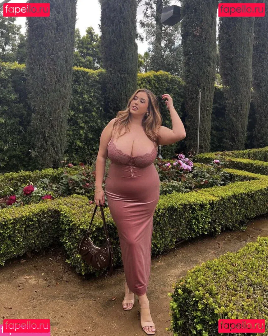 Lo Sangstaaa Onlyfans Photo Gallery 