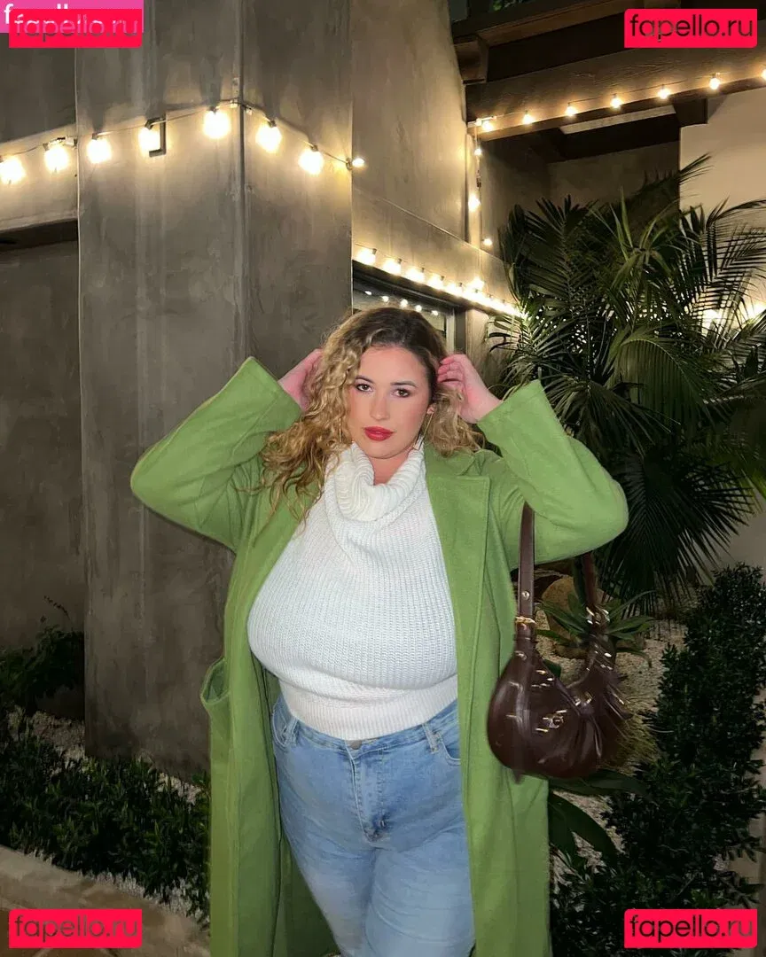 Lo Sangstaaa Onlyfans Photo Gallery 