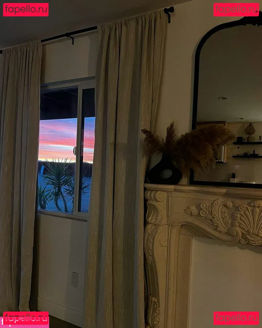 Lo Sangstaaa Onlyfans Photo Gallery 