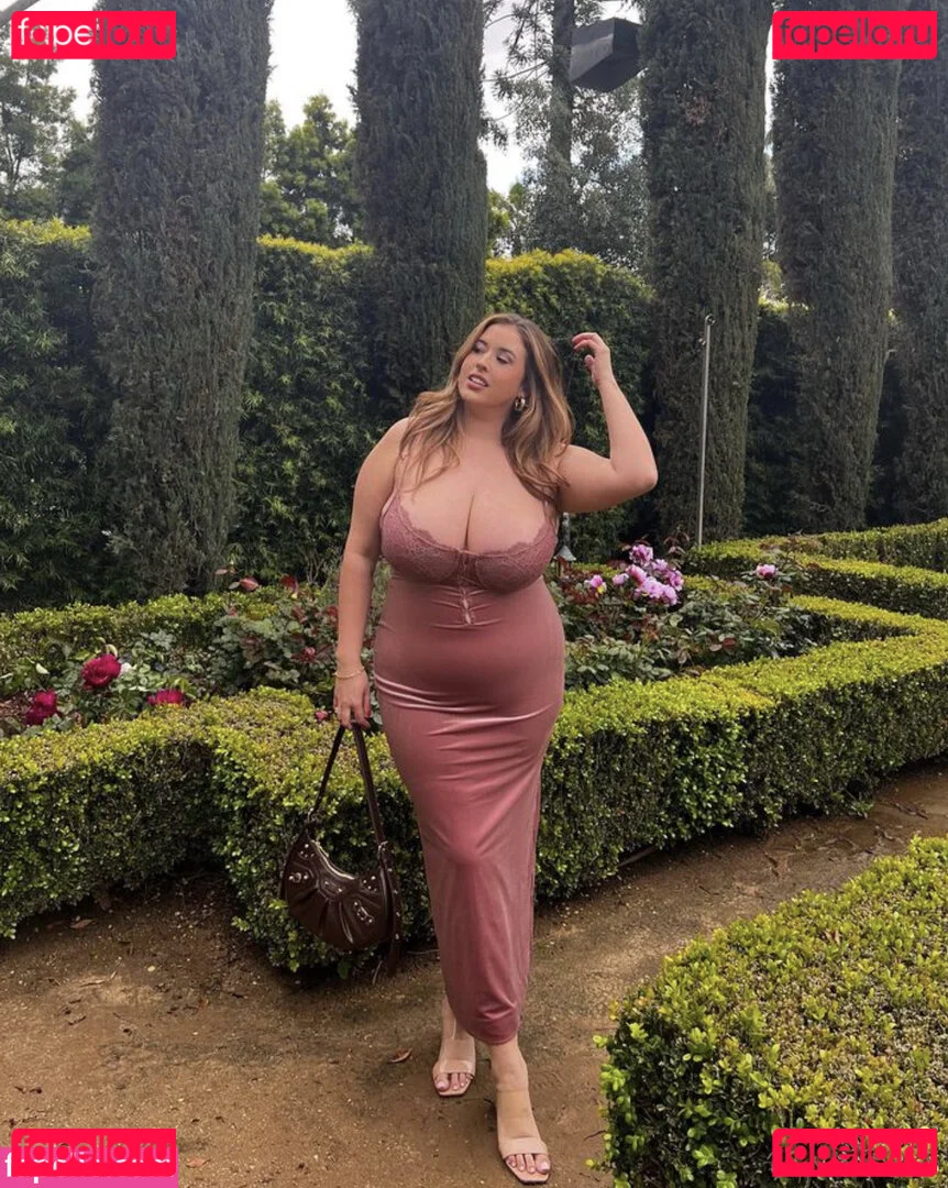 Lo Sangstaaa Onlyfans Photo Gallery 