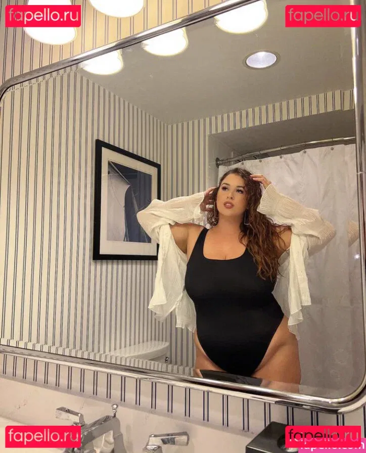 Lo Sangstaaa Onlyfans Photo Gallery 