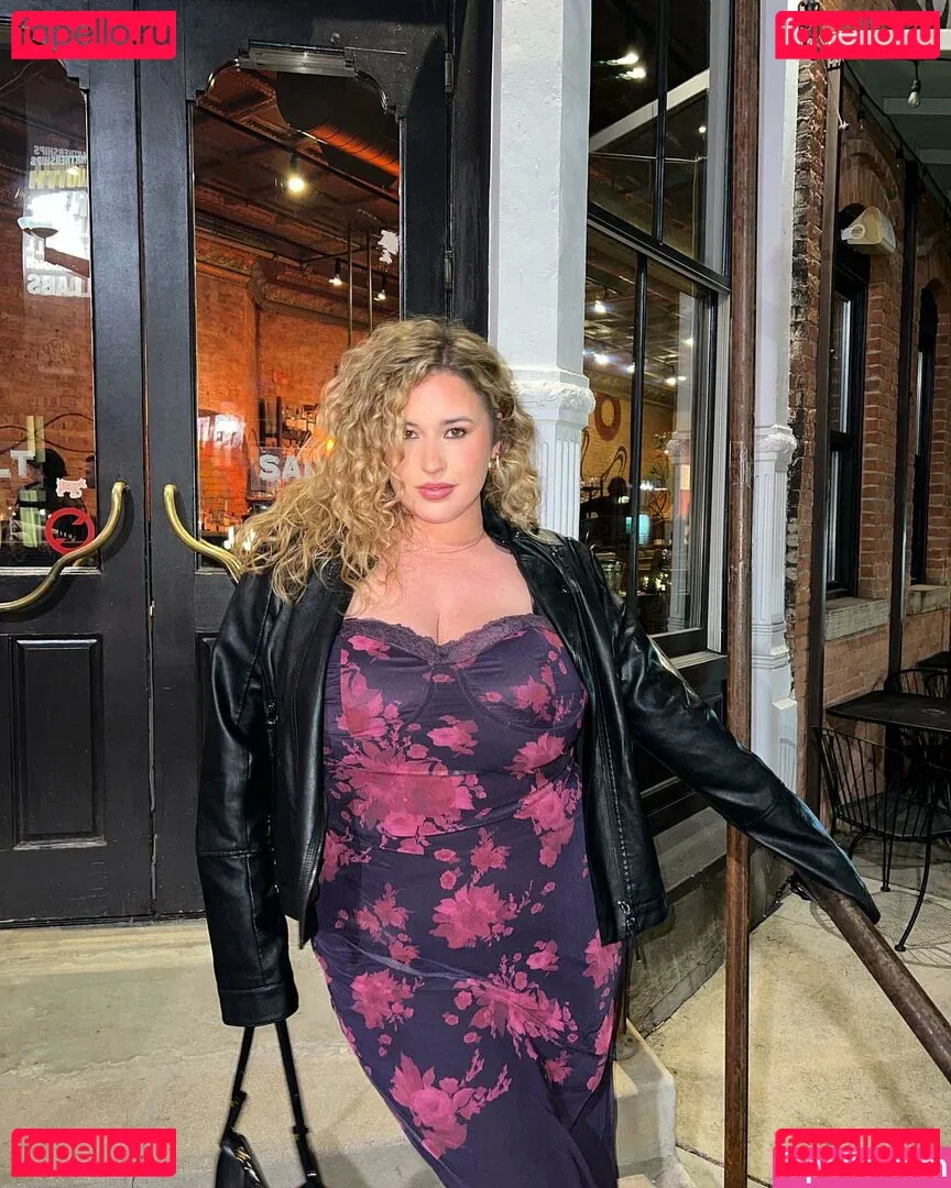 Lo Sangstaaa Onlyfans Photo Gallery 