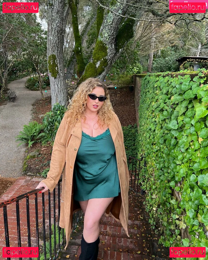 Lo Sangstaaa Onlyfans Photo Gallery 