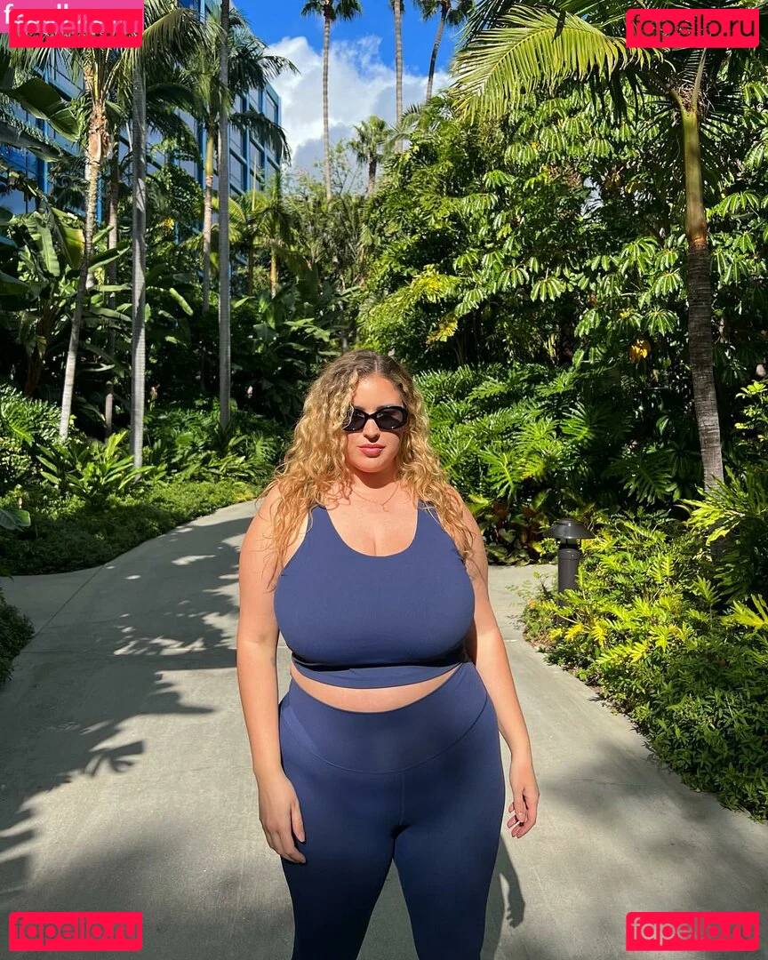 Lo Sangstaaa Onlyfans Photo Gallery 