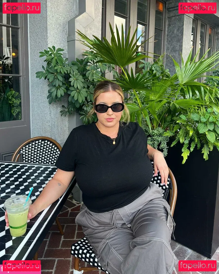 Lo Sangstaaa Onlyfans Photo Gallery 