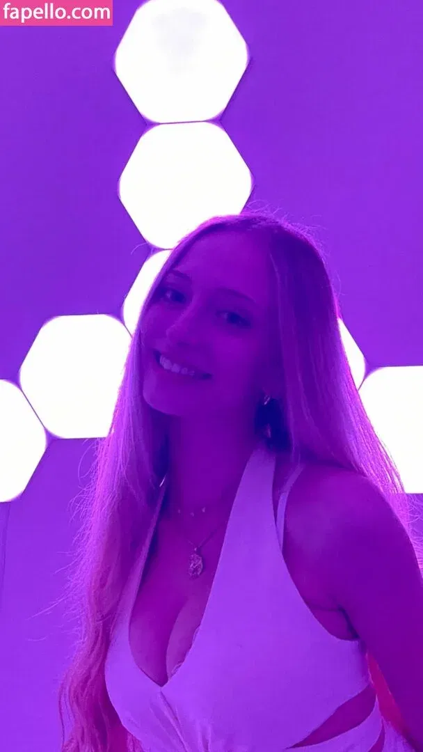 Sophia Diamond Onlyfans Photo Gallery 