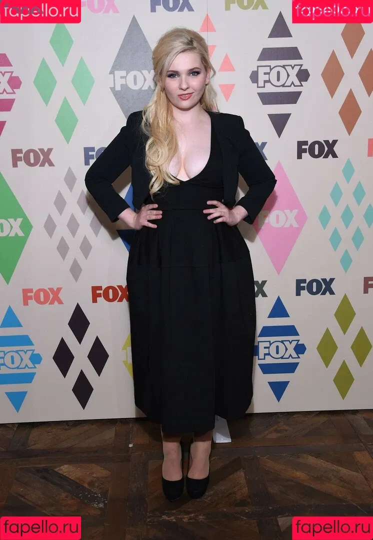 Abigail Breslin Onlyfans Photo Gallery 