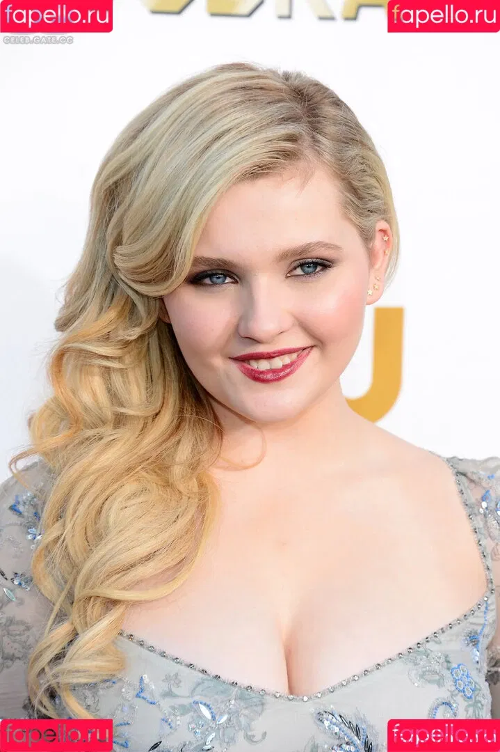 Abigail Breslin Onlyfans Photo Gallery 