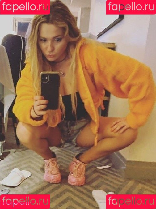 Abigail Breslin Onlyfans Photo Gallery 